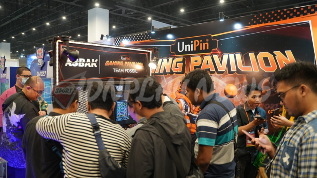 Pengembang gim lokal bekerja di studio jelang pameran UniPin Indonesia Comic Con